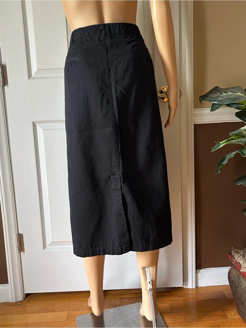 Kim Rogers Black Midi Skirt w/Slit & Pockets ~ Size 16/18 (Size tag is missing)